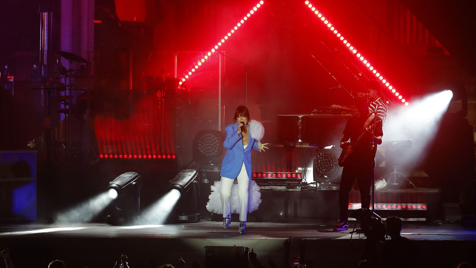 La malagueña Vanesa Martín en el Icónica Fest enamora a su público sevillano.