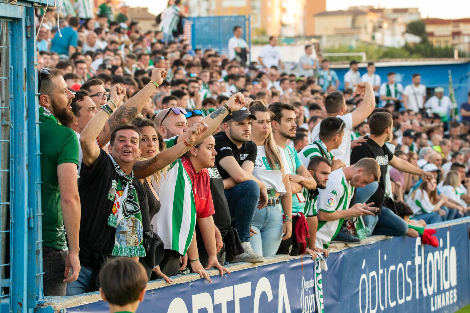 Las imágenes de la afición del Córdoba CF en Linares