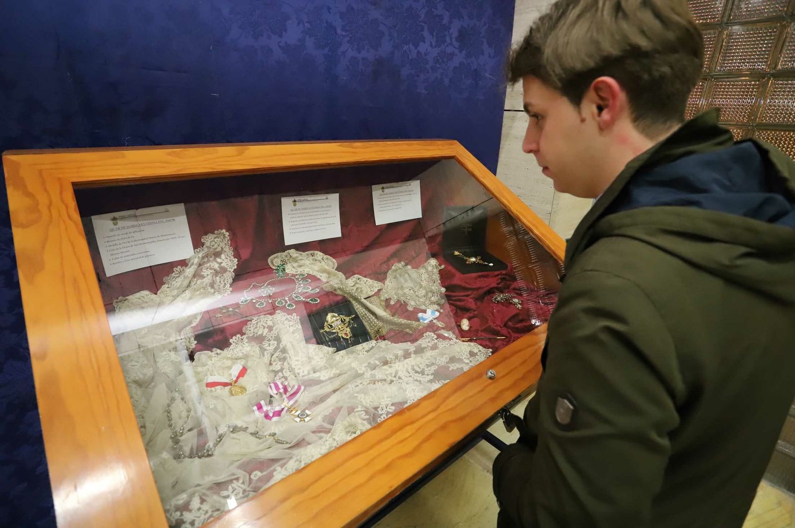 Imágenes de la exposición de la Hdad de las Tres Caídas en la Casa Colón