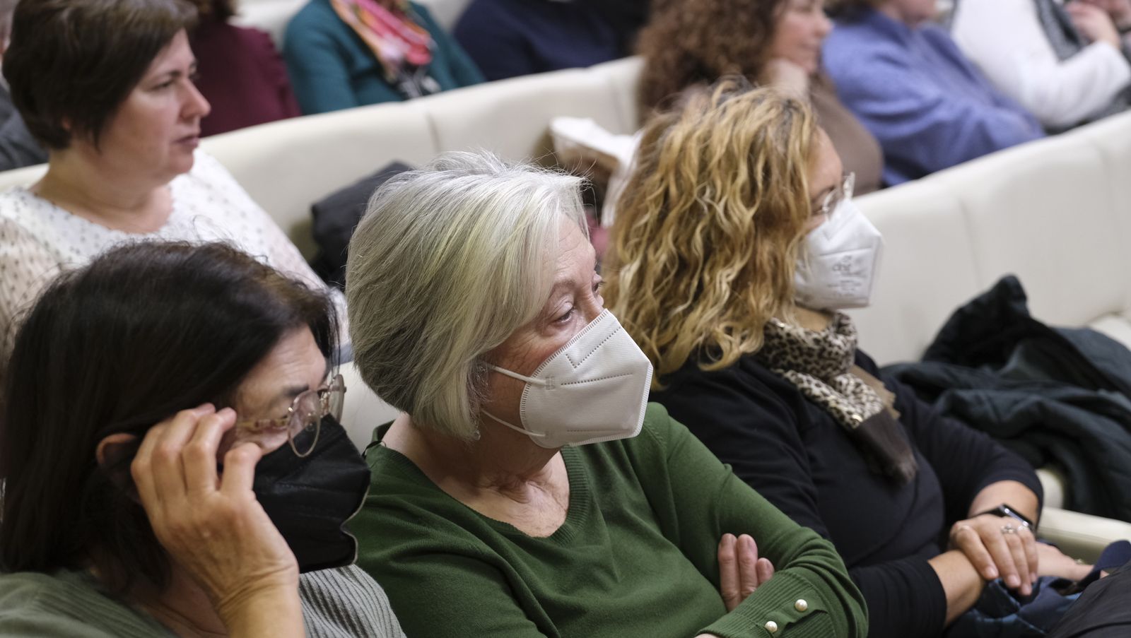 Imágenes del Diario de los Libros con la escritora ganadora del Premio Planeta 2022, Luz Gabás