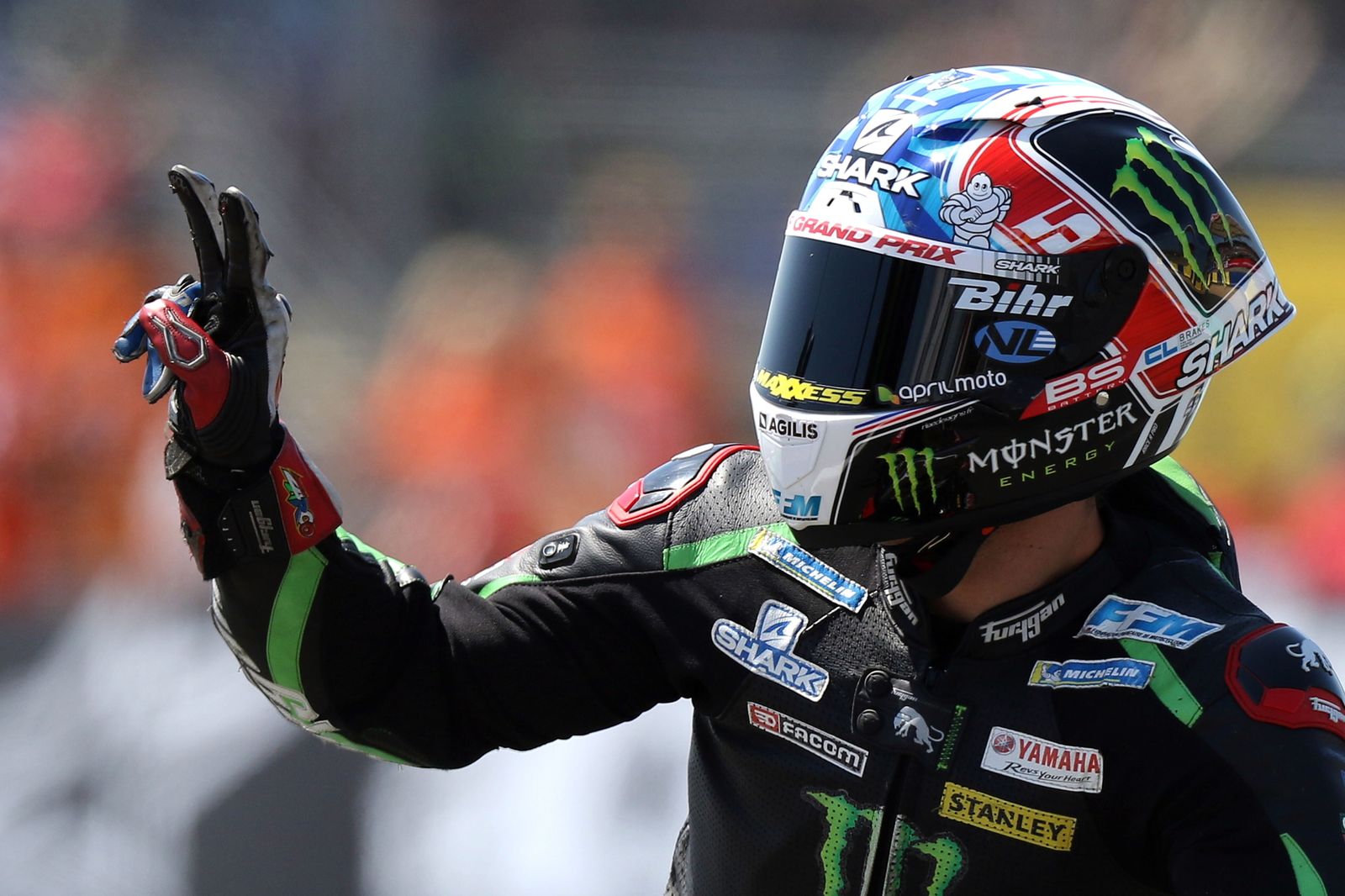 Zarco celebra su 'pole' en MotoGP.