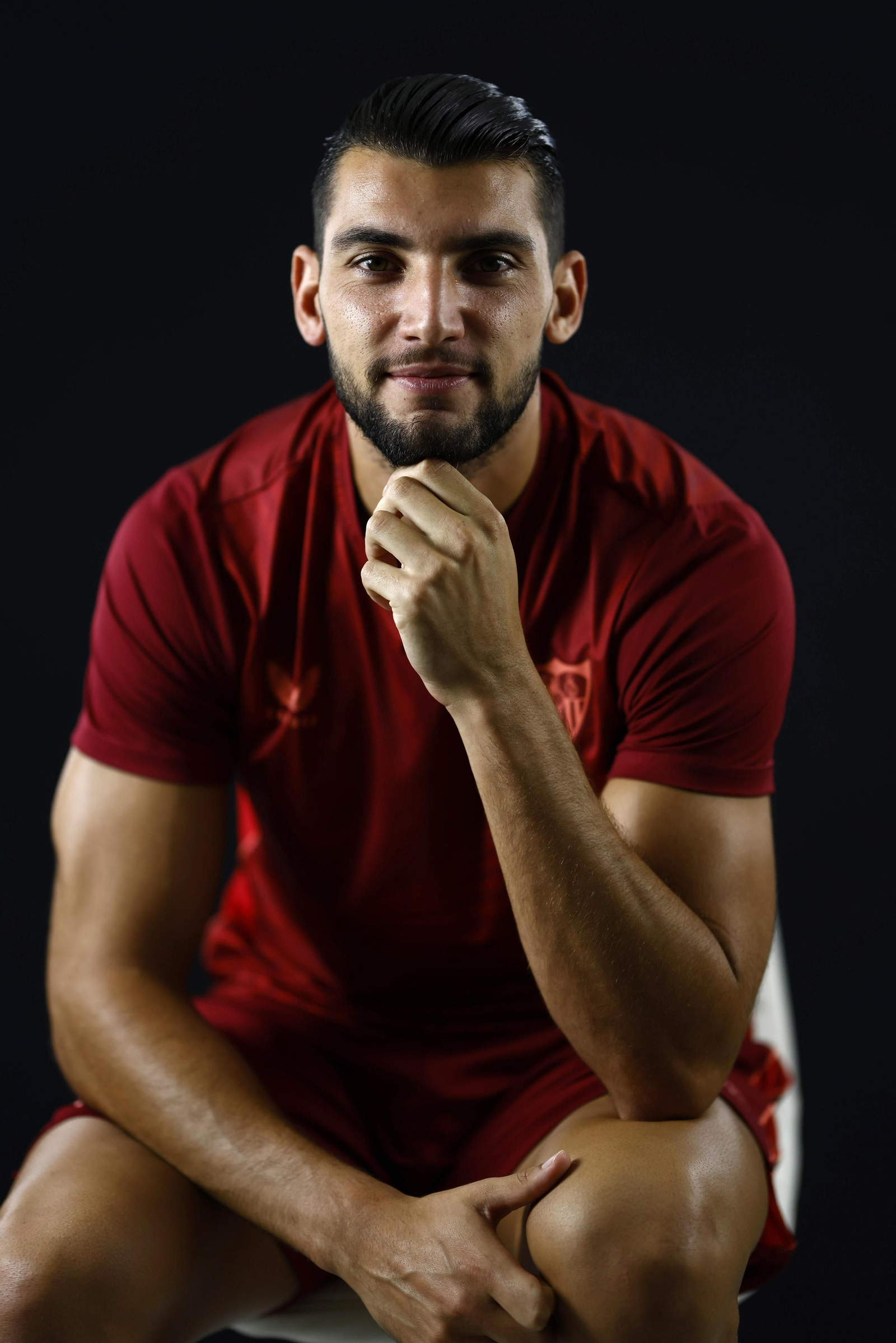Rafa Mir posa para el Diario de Sevilla.