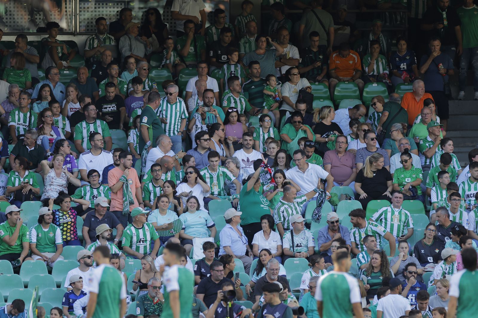 Búscate en las fotos del Betis-Cádiz