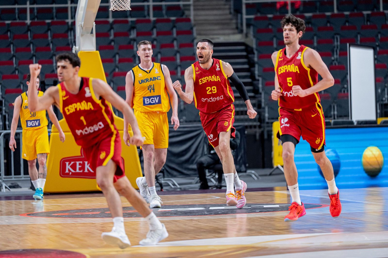 Las mejores fotos del Ucrania-España de baloncesto