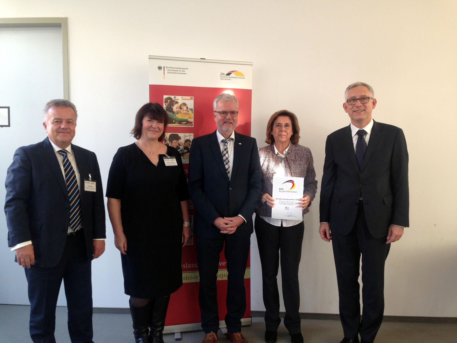 Rolf Knieling, de la Conferencia de Ministros de Cultura en Hessen; Heidrun Forssbohm, Conferencia de Ministros de Cultura en Sajonia,  Oliver Schramm, director del Negociado de Colegios Alemanes en el Extranjero, Matilde Duque Reina, directora del colegio Alberto Durero y  Peter Dicke, subdirector de la ZfA.