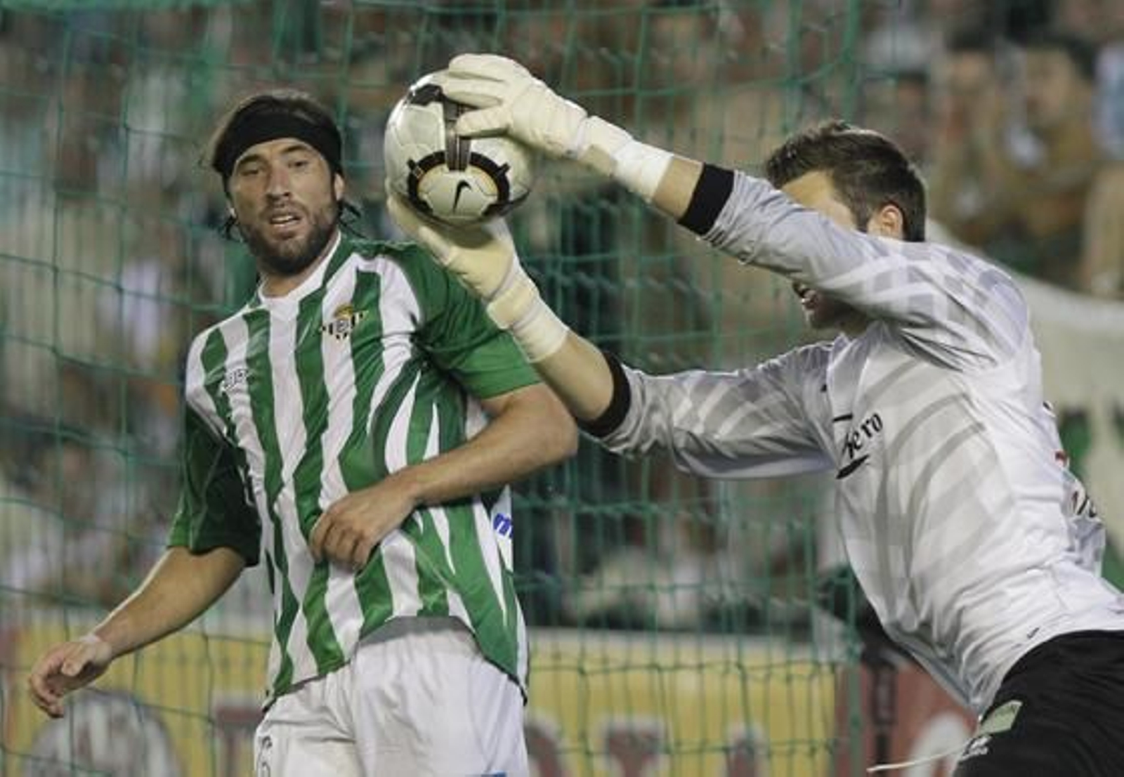 Pavone y Jonathan Pereira dan al Betis tres valiosos puntos para el ascenso.  Foto: Antonio Pizarro