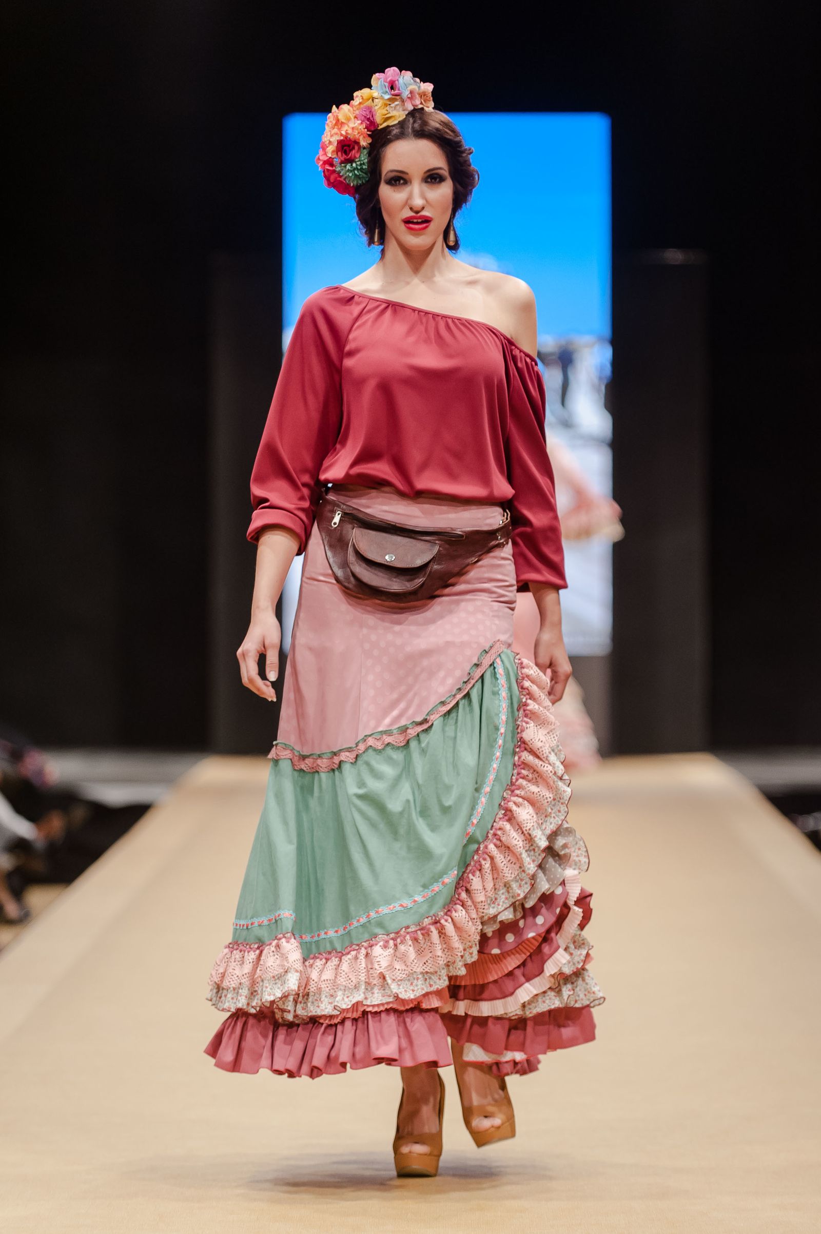 El desfile benéfico para la Hermandad del Rocío, en imágenes