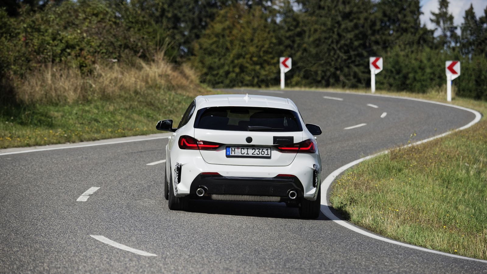 Con el 128ti, además de recuperar unas siglas muy apreciadas entre los aficionados a la marca, BMW dispondrá de una versión deportiva de corte más económico que el BMW M135i XDrive.