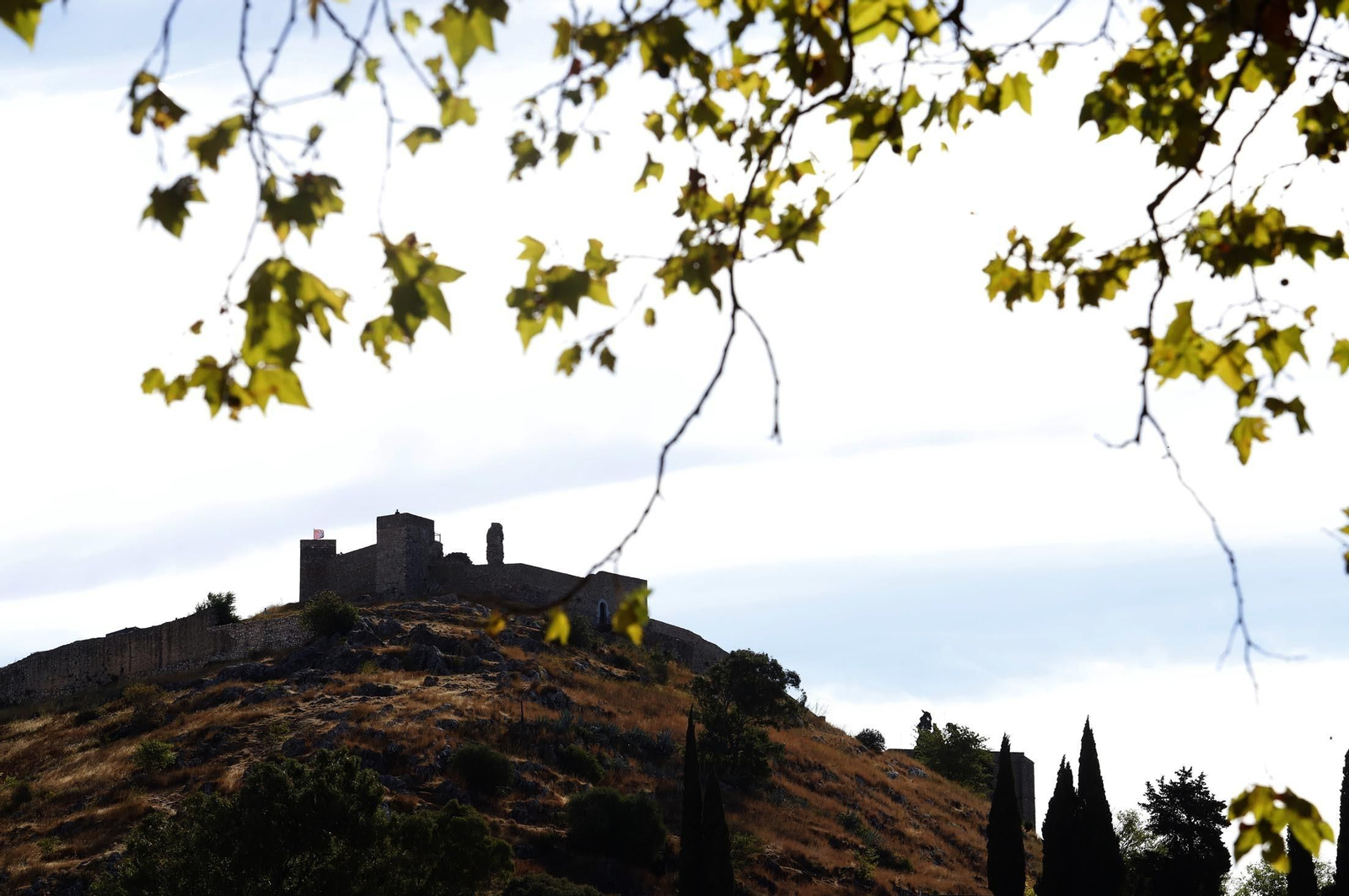 Gran ambiente en Aracena para ver la salida de la Vuelta Ciclista a España, en imágenes