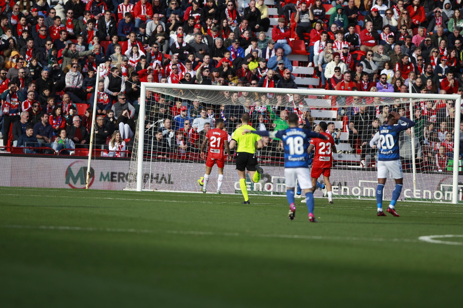 Imágenes del partido de fútbol U.D. Almería-Real Betis Balompié