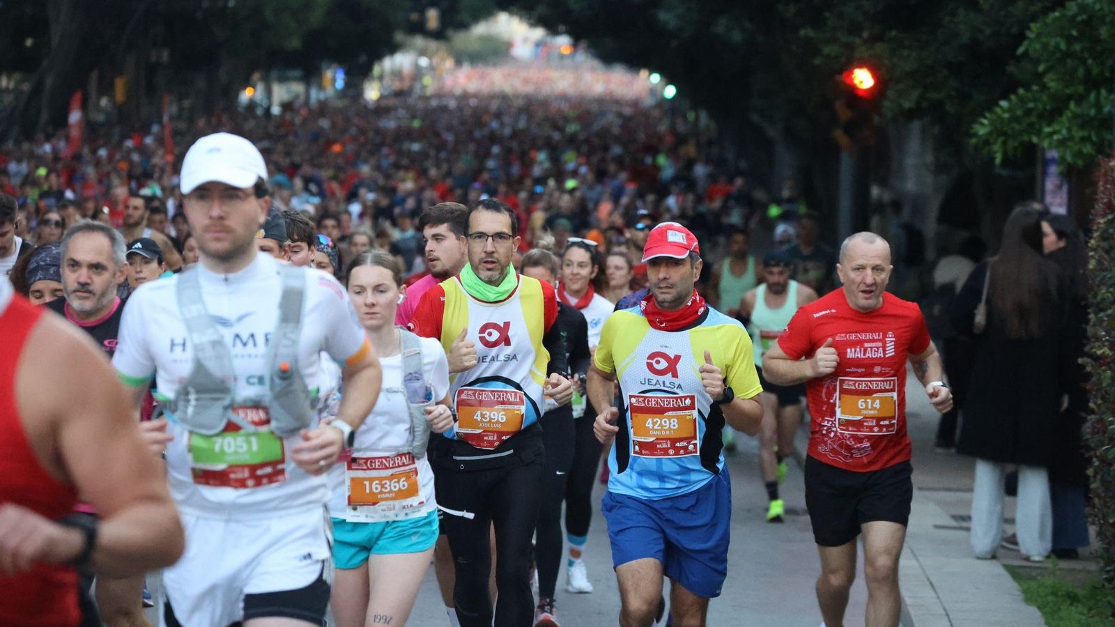 Las mejores fotos de la Maratón de Málaga 2024