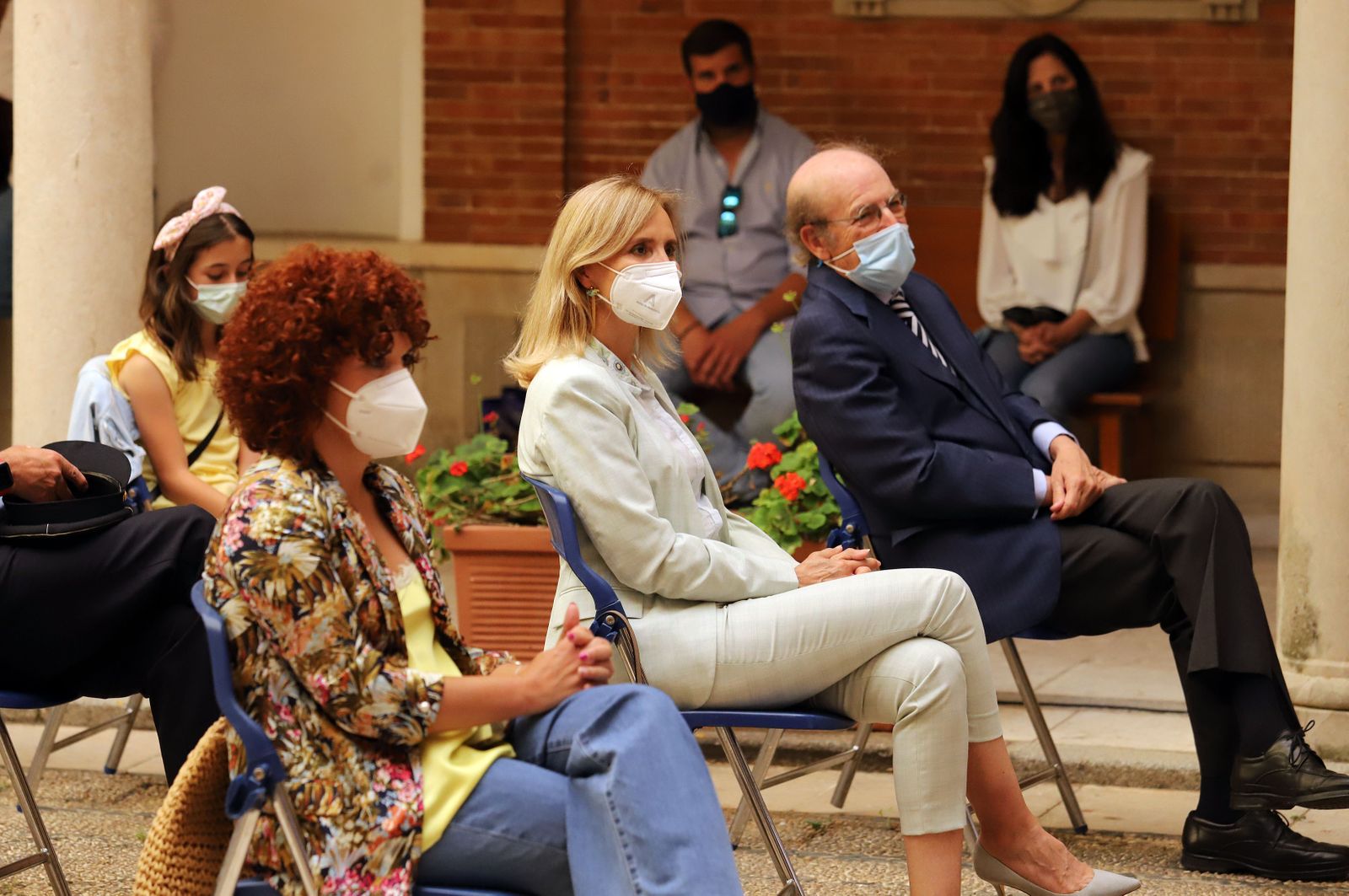 Imágenes de la entrega del Premio Marismas a Juana Carrillo y a Gabriela de la Fuente en su XIX edición