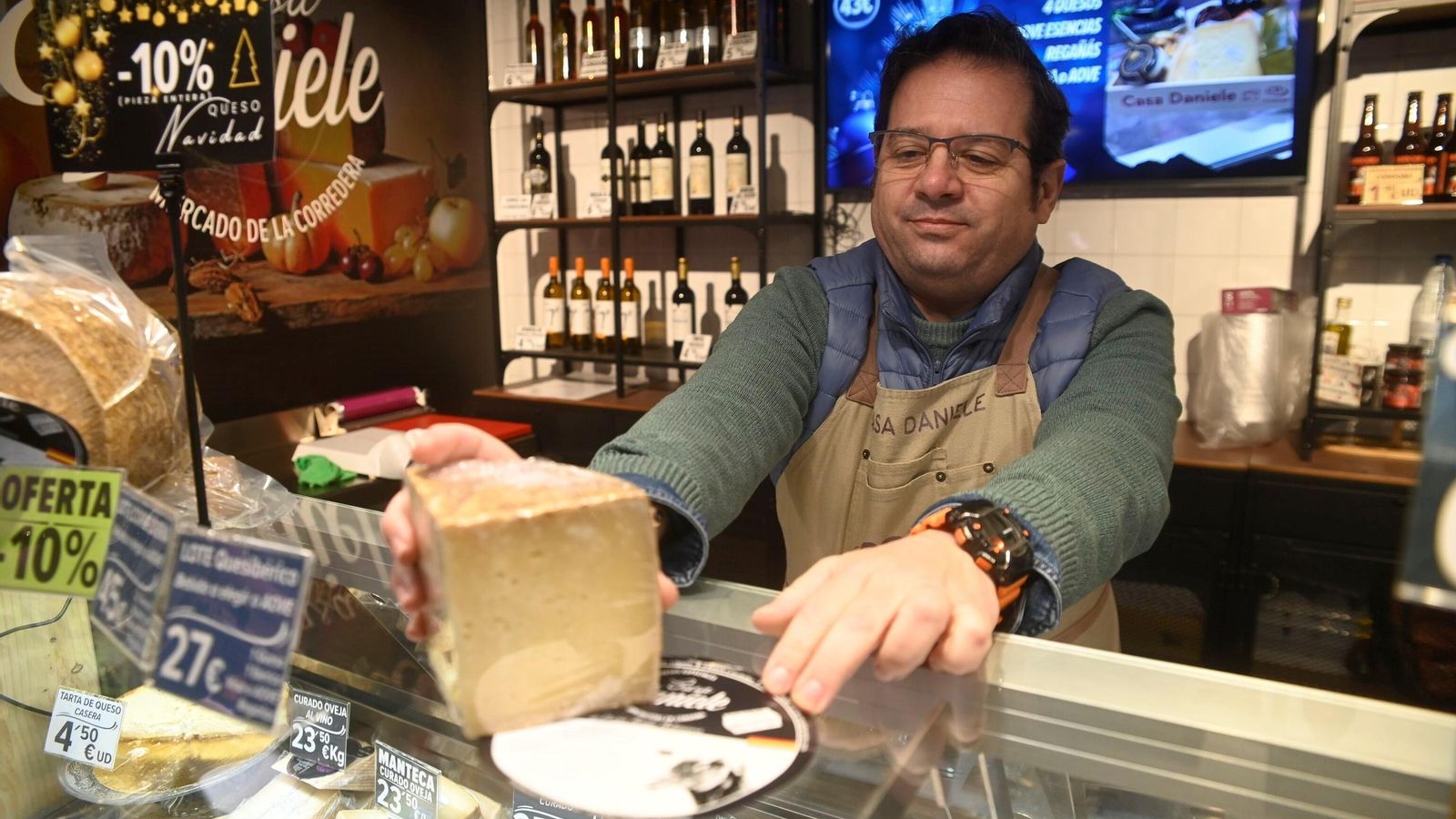 Raúl Ruiz, en su puesto de Casa Daniele de La Corredera.