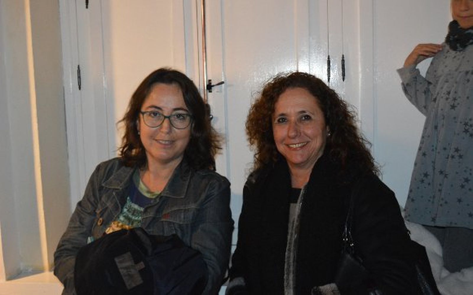 Arancha Morales con Montse Barreiro, durante el recorrido.

Foto: Ignacio Casas de Ciria