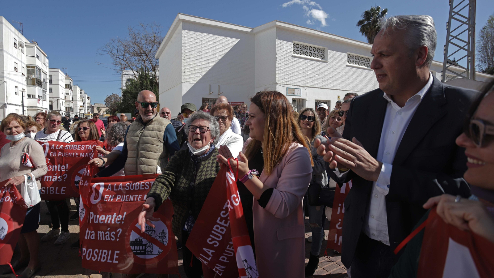 Fotos de la concentración contra la subestación eléctrica en Puente Mayorga