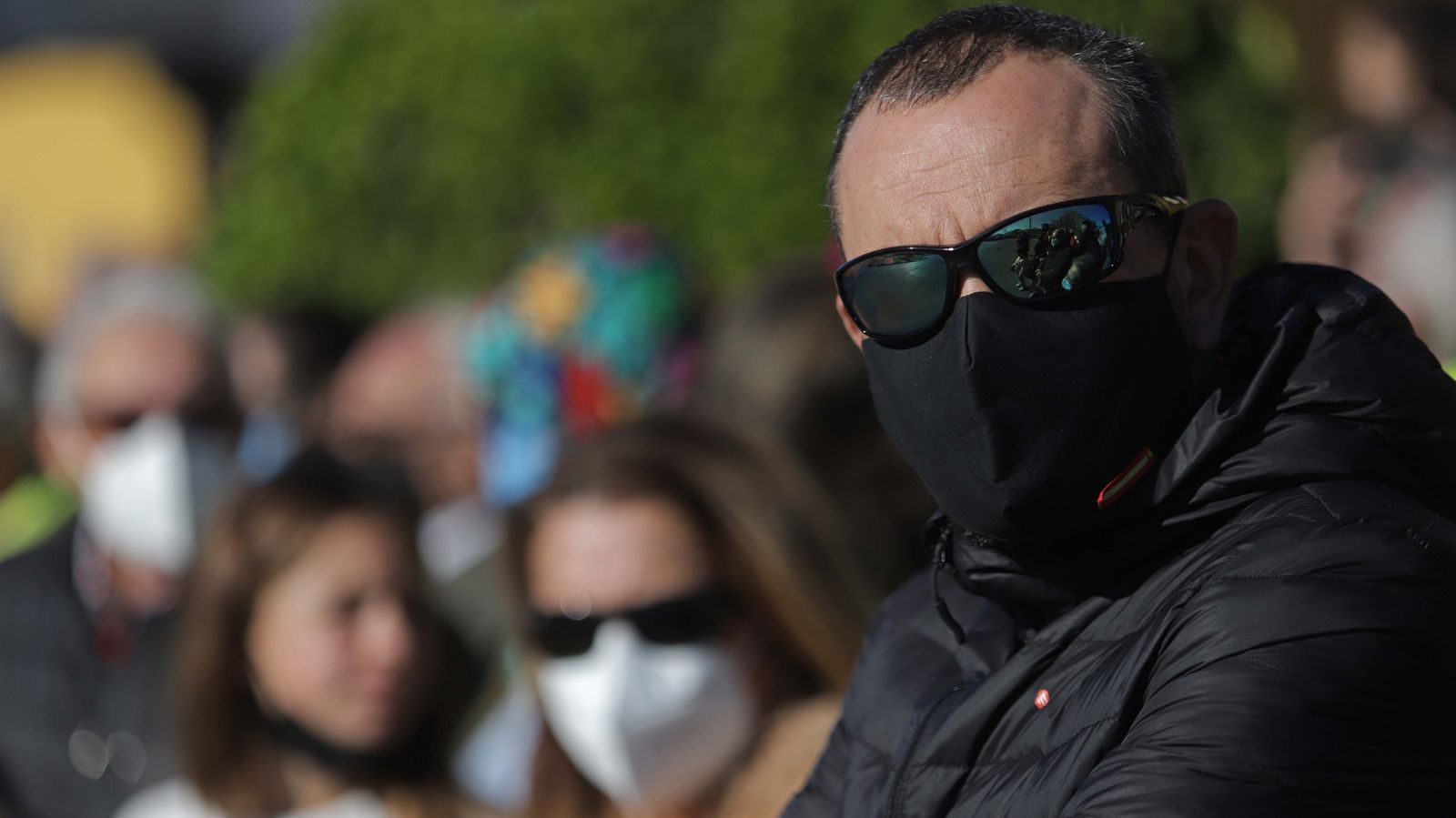 Fotos del izado de la bandera de España en La Línea