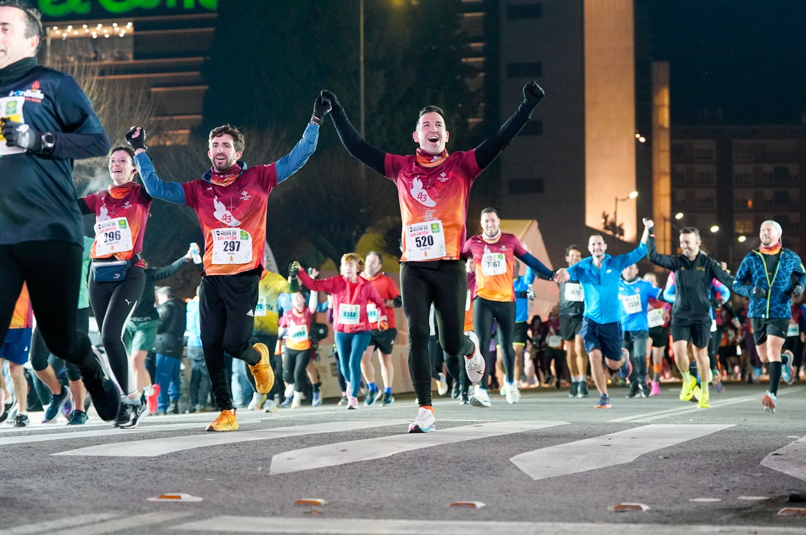 En imágenes: búscate en tu llegada a meta de la Carrera de San Antón 2026 (19)