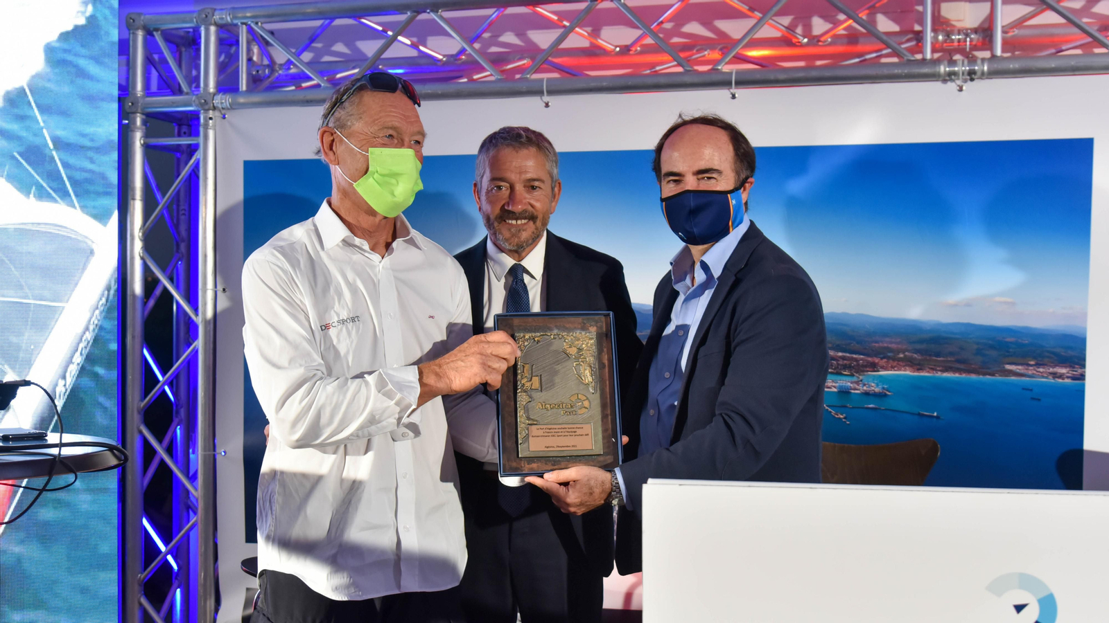 Las fotos del maxitrimaran y la presentación del puerto seco de Antequera