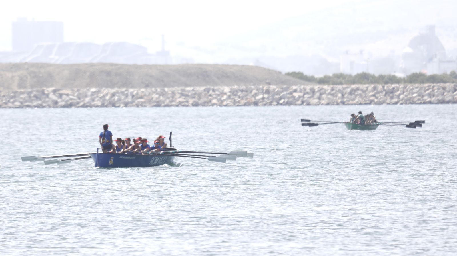 Las fotos de la primera jornada del Campeonato de España de remo en banco fijo LLaut de La Línea