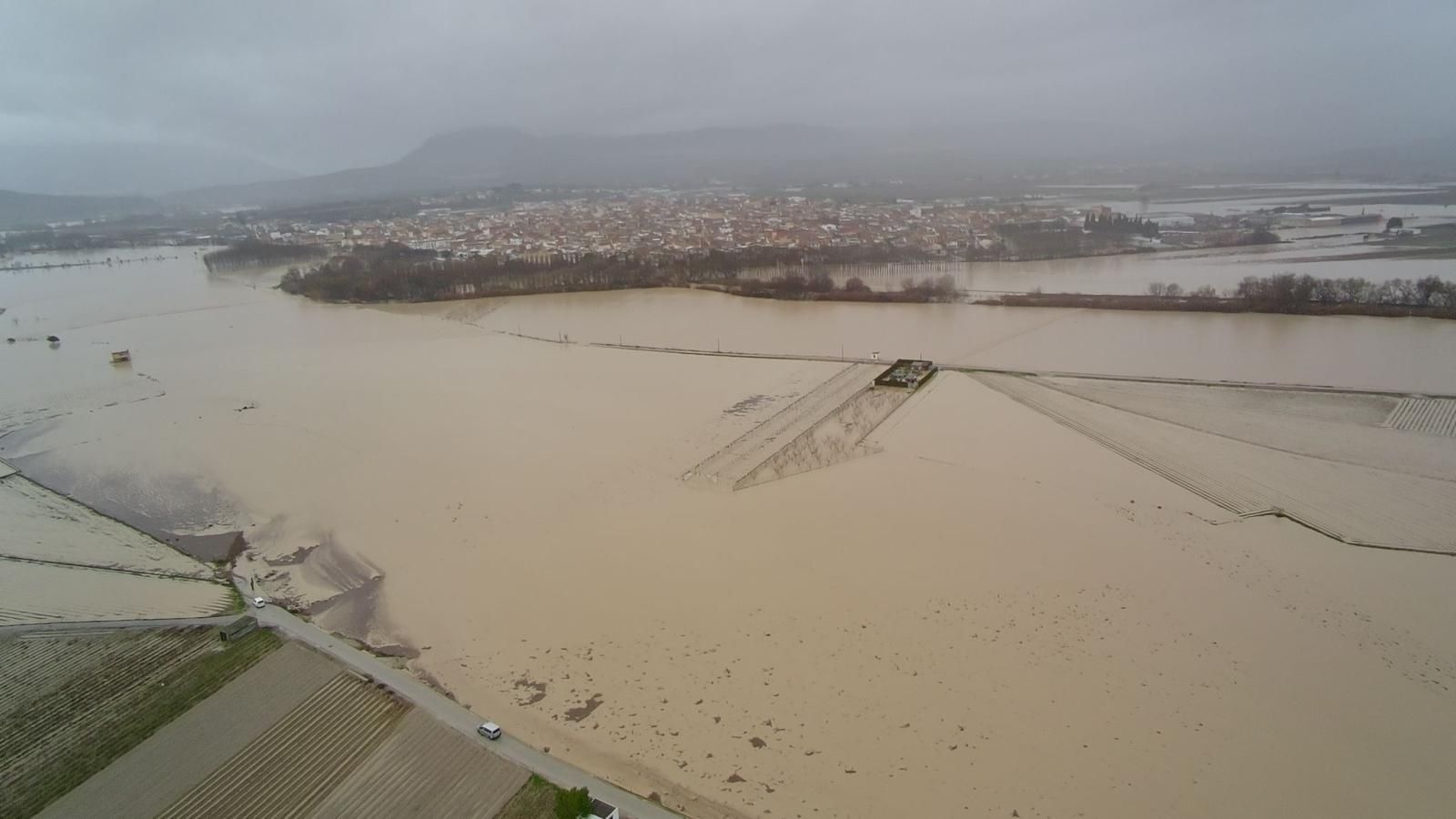 Situación en Huétor Tájar, donde el desborde del río Genil y el arroyo Milanos han inundado el municipio