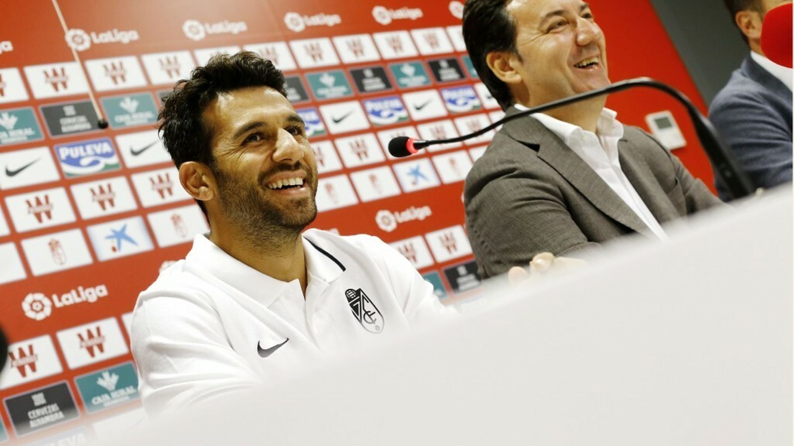 Köybasi sonríe durante su presentación como nuevo jugador rojiblanco.