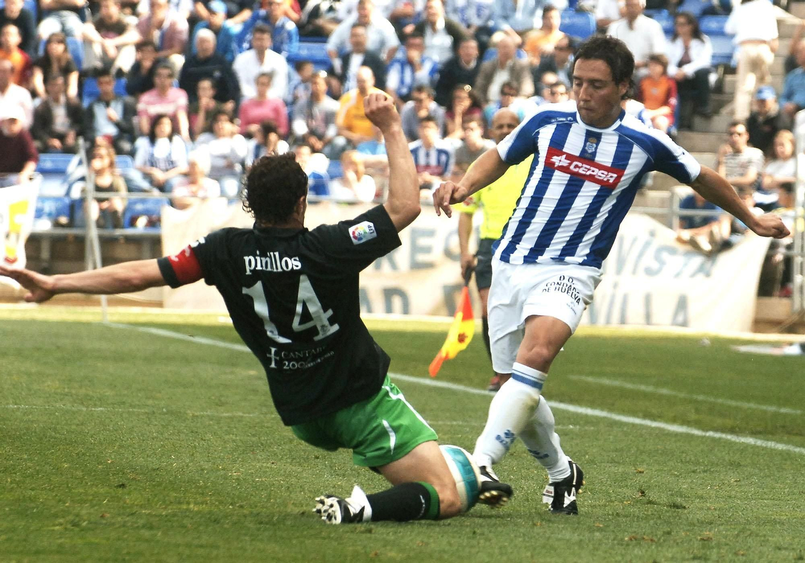 Santi Cazorla, durante un partido con el Recre.