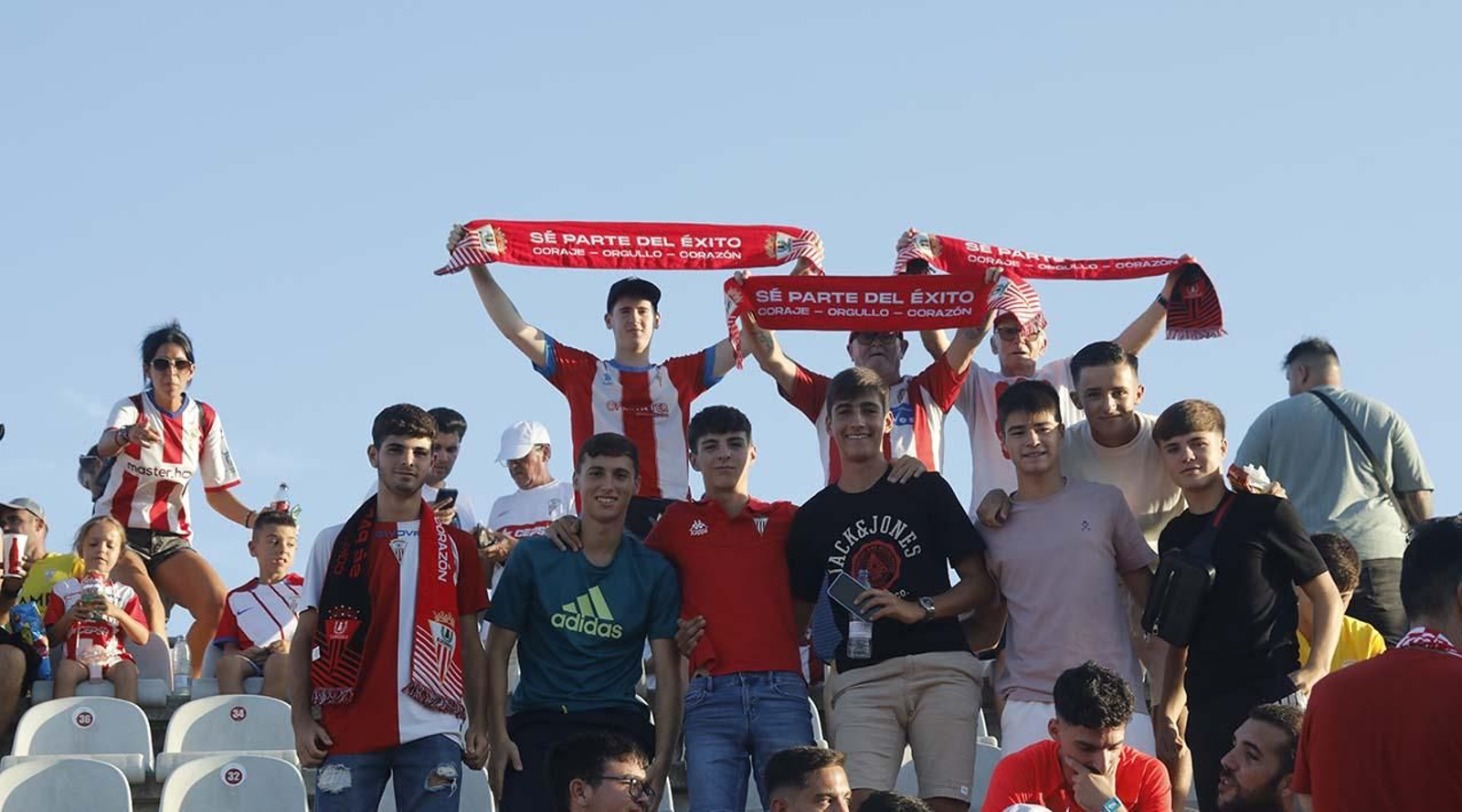 Búscate entre los aficionados del Algeciras CF - Sevilla Atlético en el Nuevo Mirador