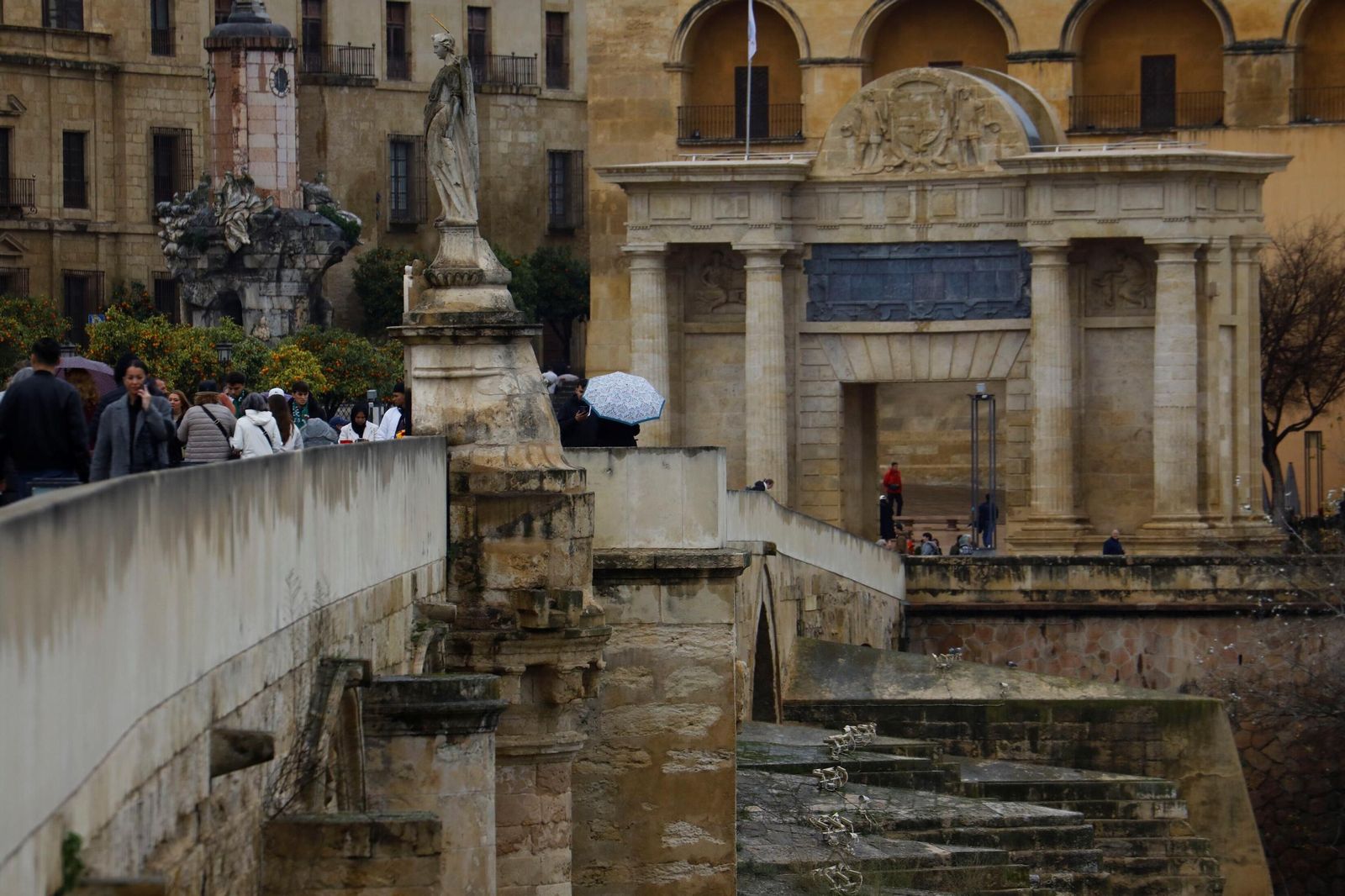 La borrasca Éowyn no consigue deslucir el Mercado Andalusí, en imágenes