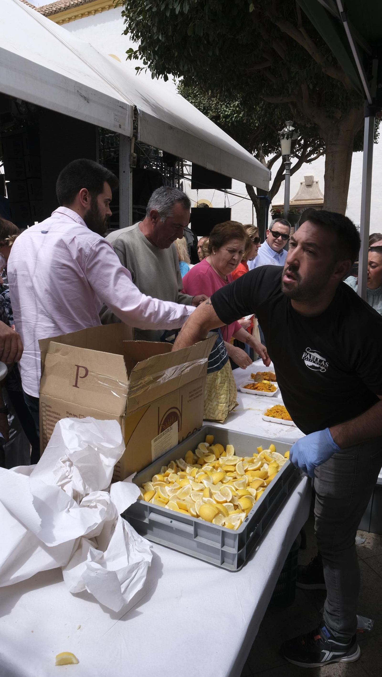 Imágenes de la paella popular en las Fiestas de Canjáyar