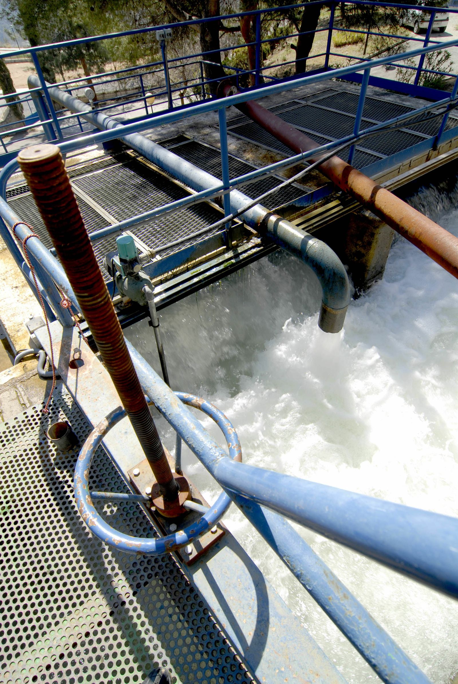 Emasagra y Aguasvira cancelan servicios y garantizan el suministro de agua potable