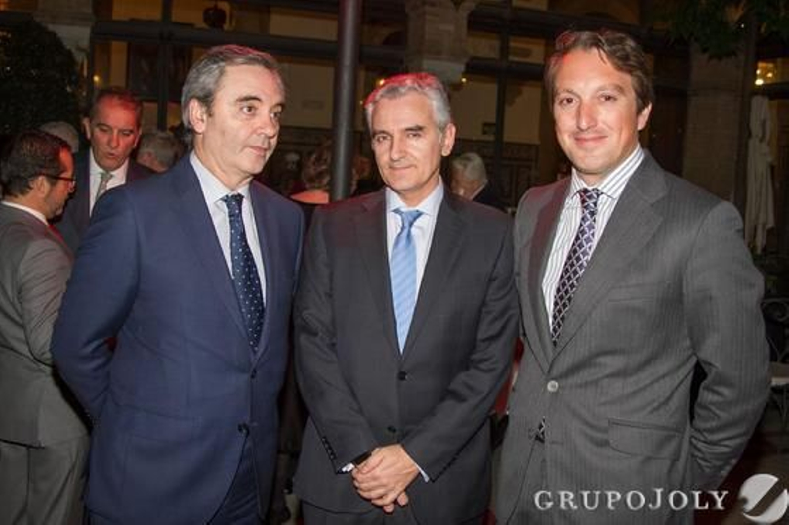 José Ángel Hernández, director comercial de Caixabank en Andalucía, Raúl Jara, directivo de Persán, y Carlos López Mariano, socio director de Garrigues.