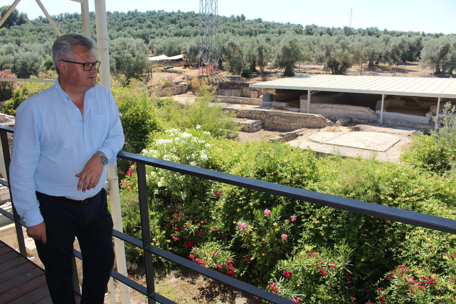 El alcalde en funciones de Puente Genil en su visita a las obras