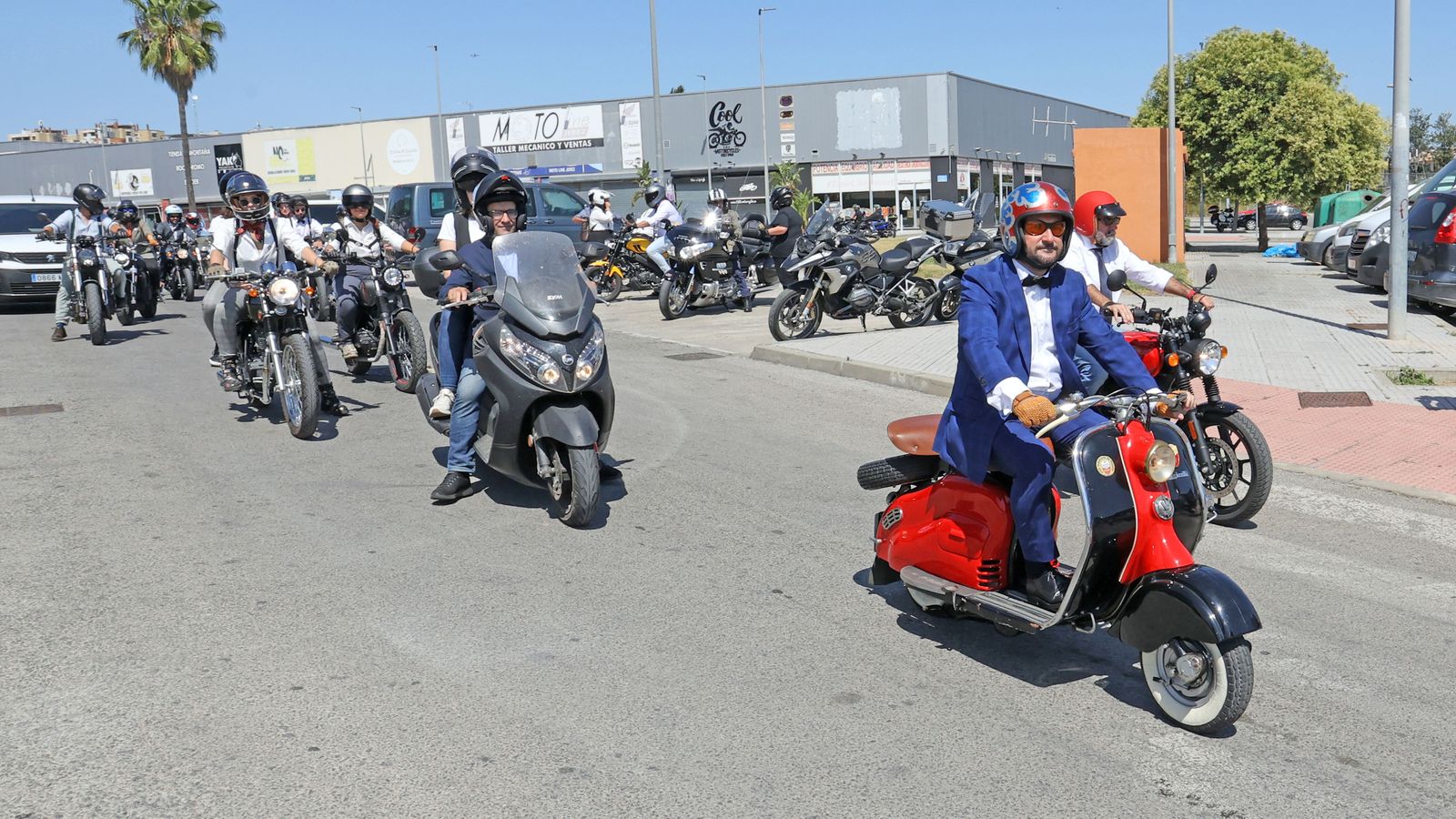 Búscate en el evento motero solidario "The Distinguished Gentleman´s Ride" en Jerez