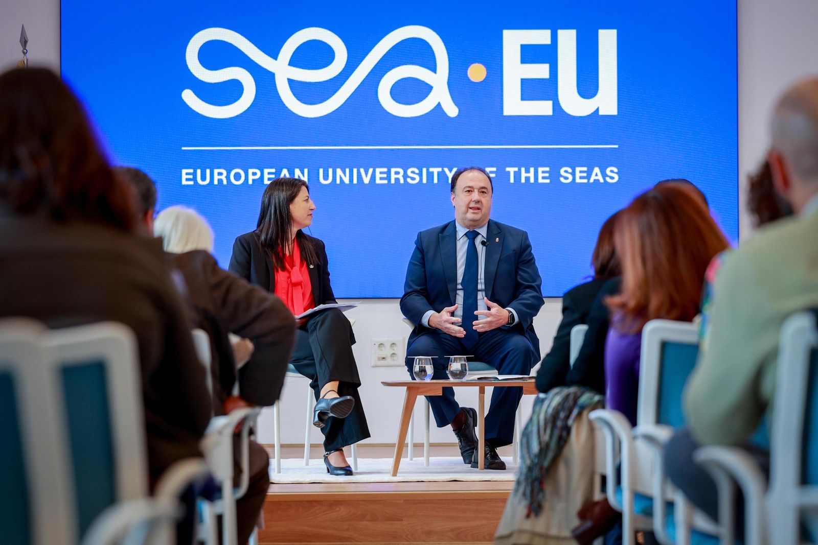 El rector y la vicerrectora de Internacionalizacion en una imagen de archivo.