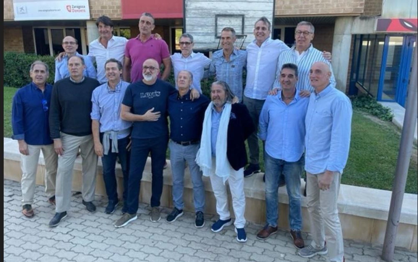 Los participantes, a las puertas del Príncipe Felipe de Zaragoza