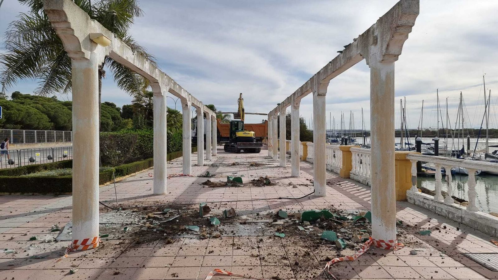 Ya han comenzado las obras de reparación integral del paseo José Luis Tejada.