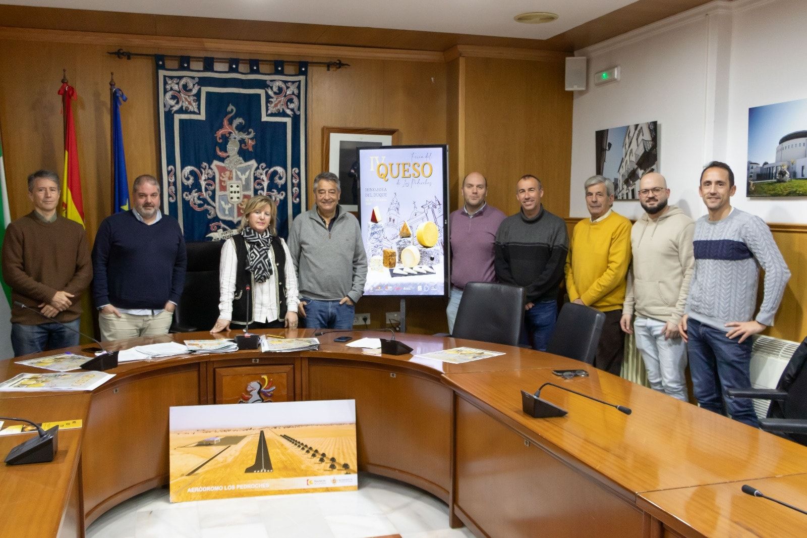 Una mujer mira los productos de uno de los estands de la Feria del Queso del año pasado.
