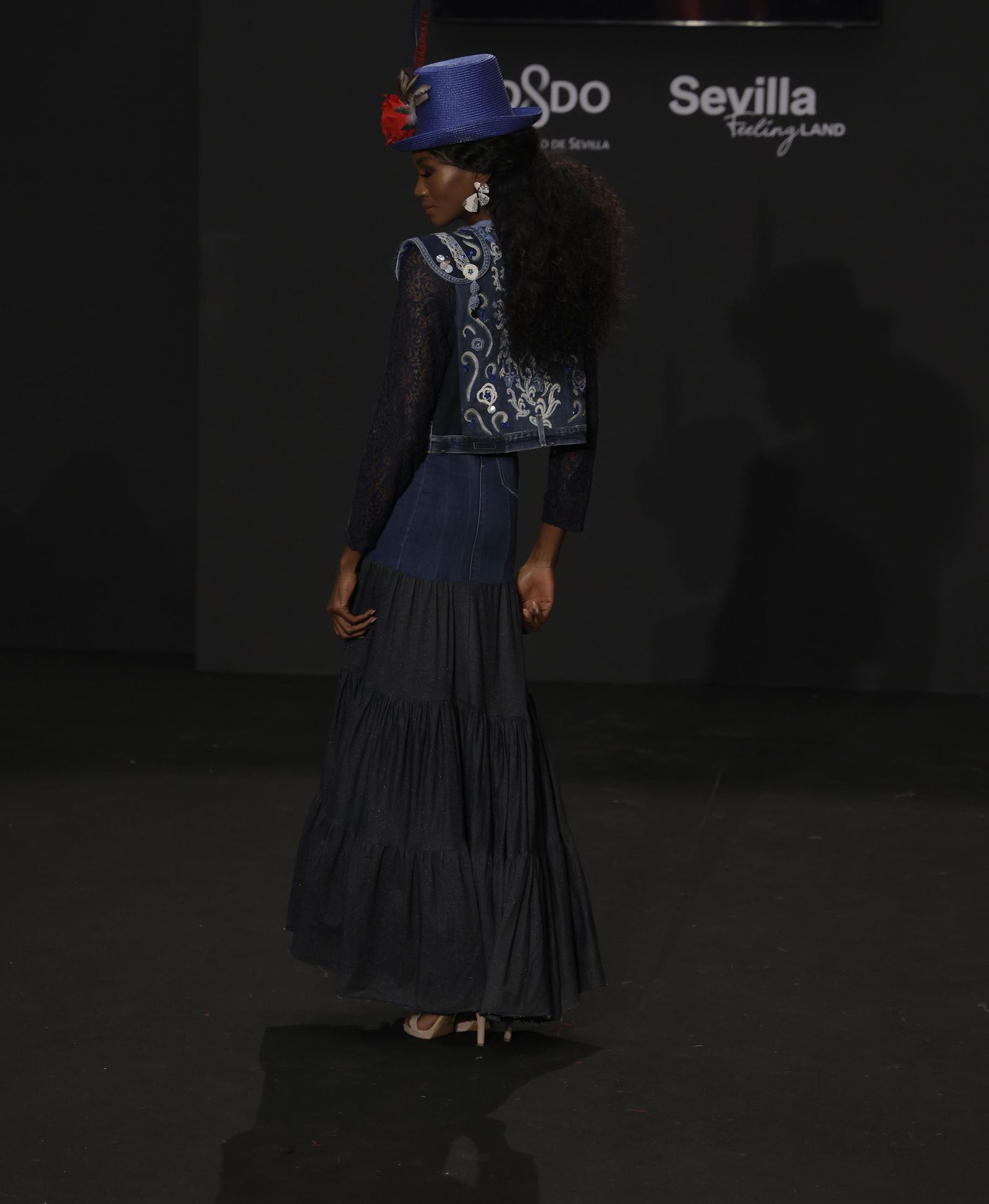 Emprende Lunares, el desfile de moda flamenca de Marga FBI, que anticipa la Feria de Abril: todas las fotos.