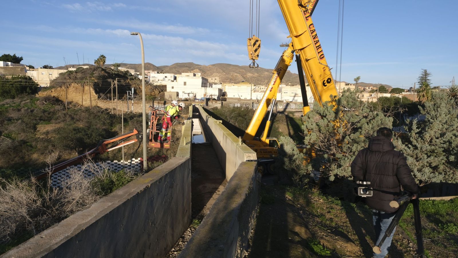 El acueducto de Huércal de Almería ya es historia, en fotos
