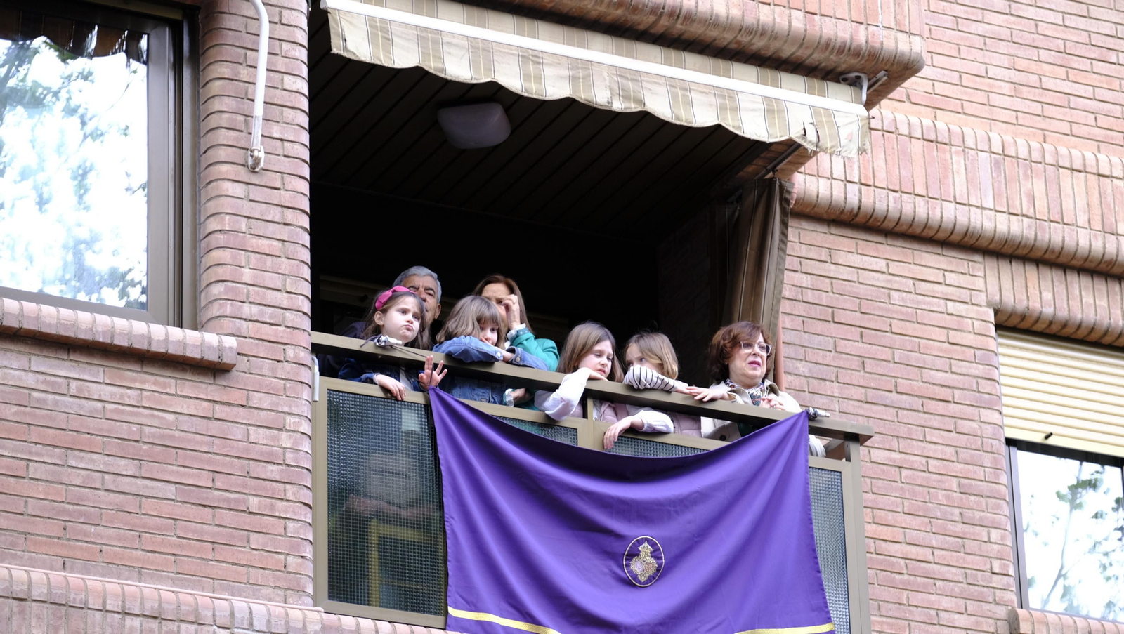 Pasión vuelve a su Iglesia de Santa Teresa azotada por la lluvia