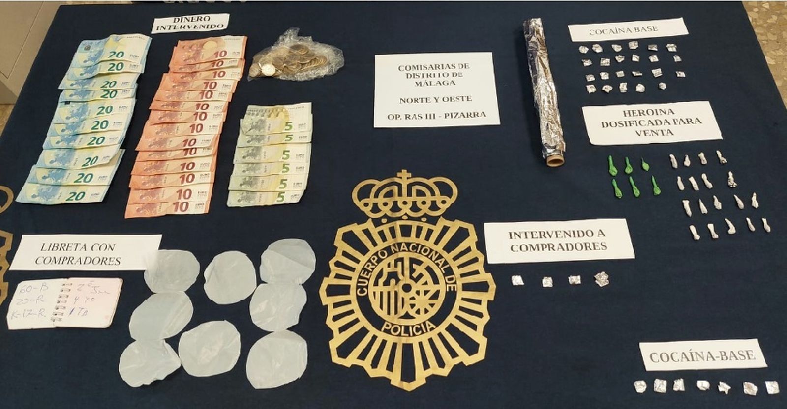 La droga y el dinero intervenido en el operativo.