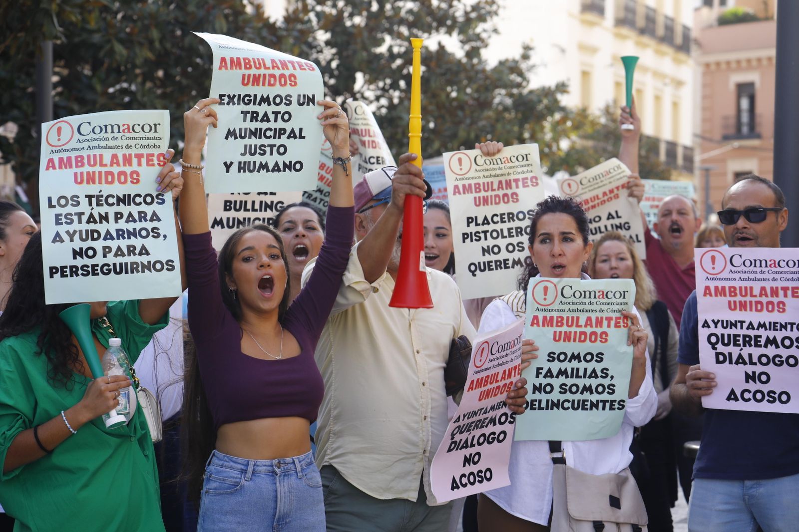 La protesta de los comerciantes ambulantes en Córdoba, en imágenes
