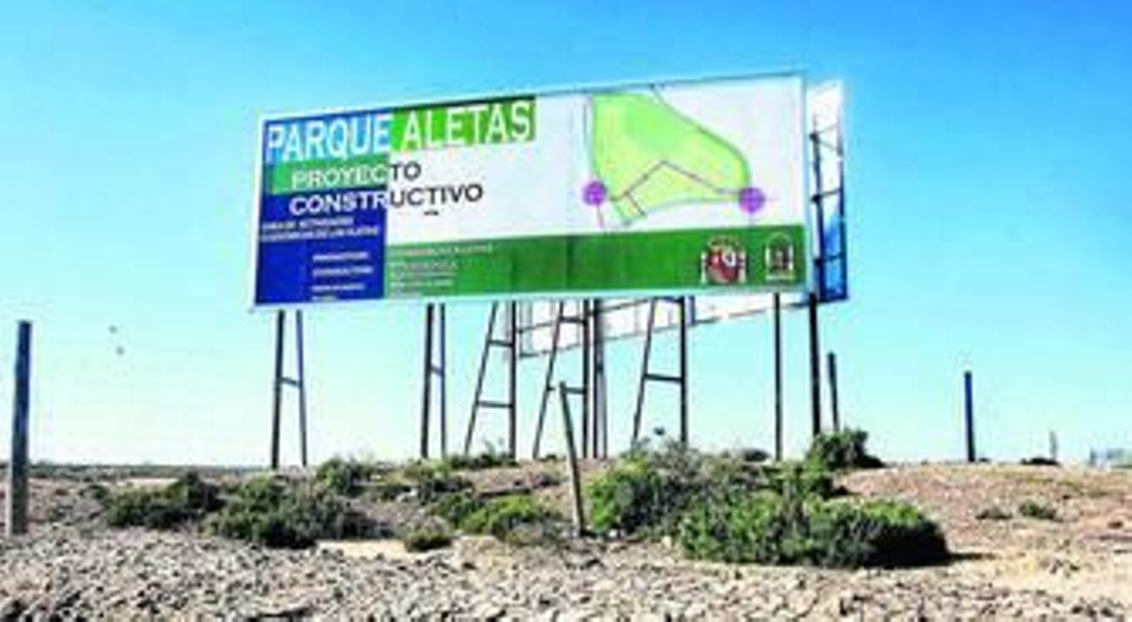 Uno de los carteles que adornan la superficie de Las Aletas desde hace varios años.