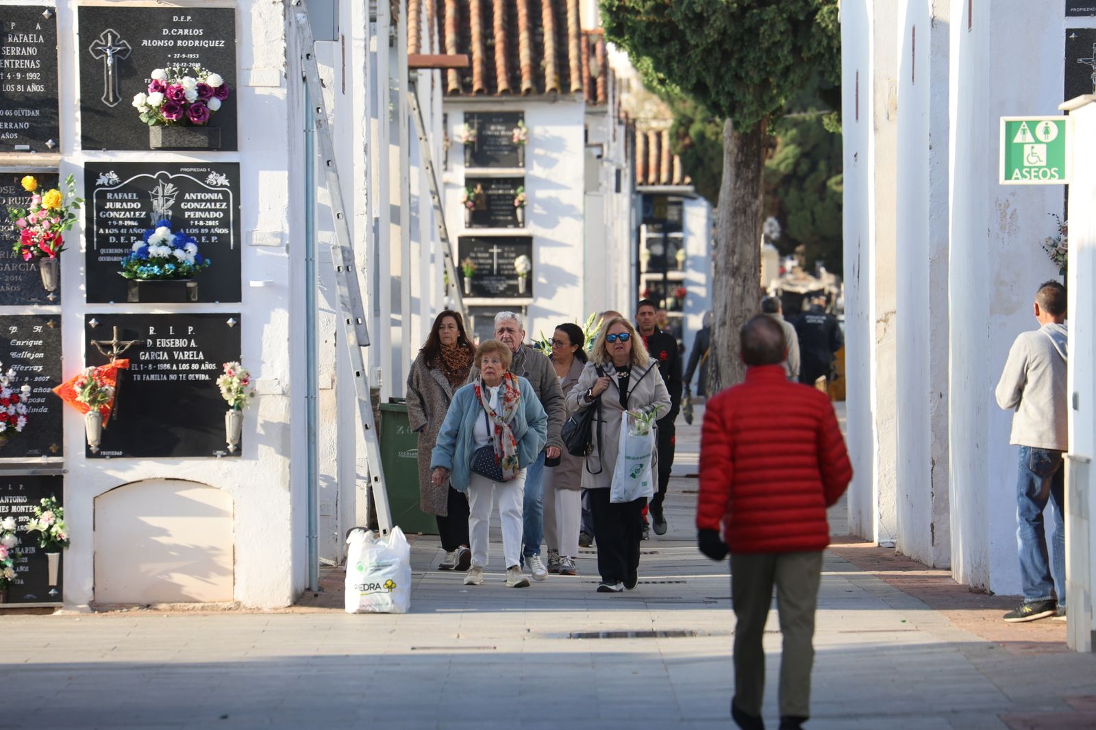 Las imágenes del día de Todos los Santos en el cementerio de San Rafael de Córdoba
