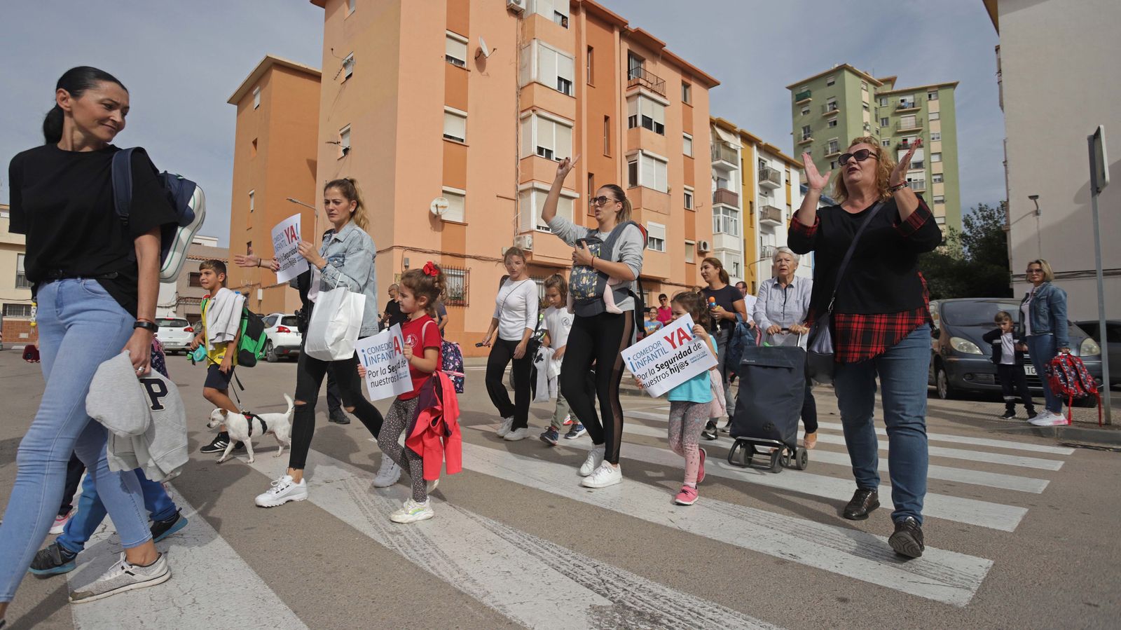 Fotos de las protestas de padres y alumnos del CEIP Isabel la Católica en La Línea