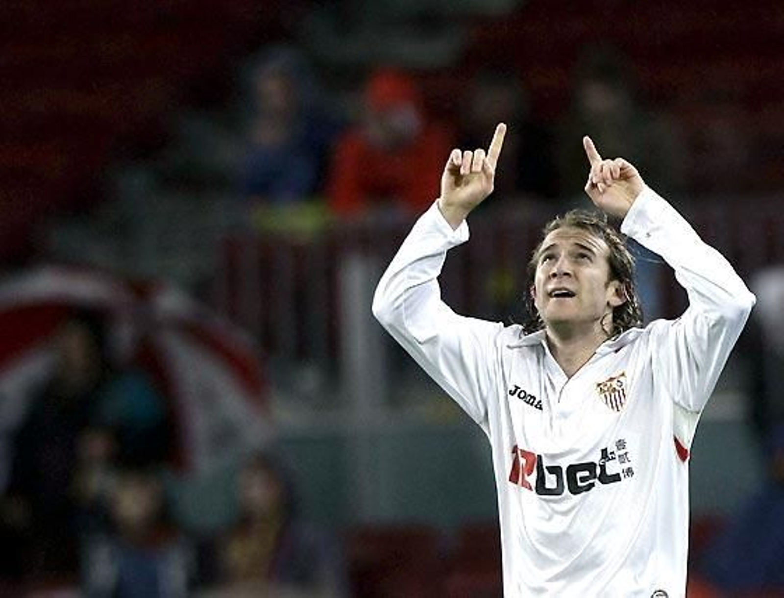 Diego Capel celebra su gol ante el Barcelona en el Camp Nou en la ida de los octavos de final de la copa del Rey.  Foto: Reuters / Afp Photo / Efe