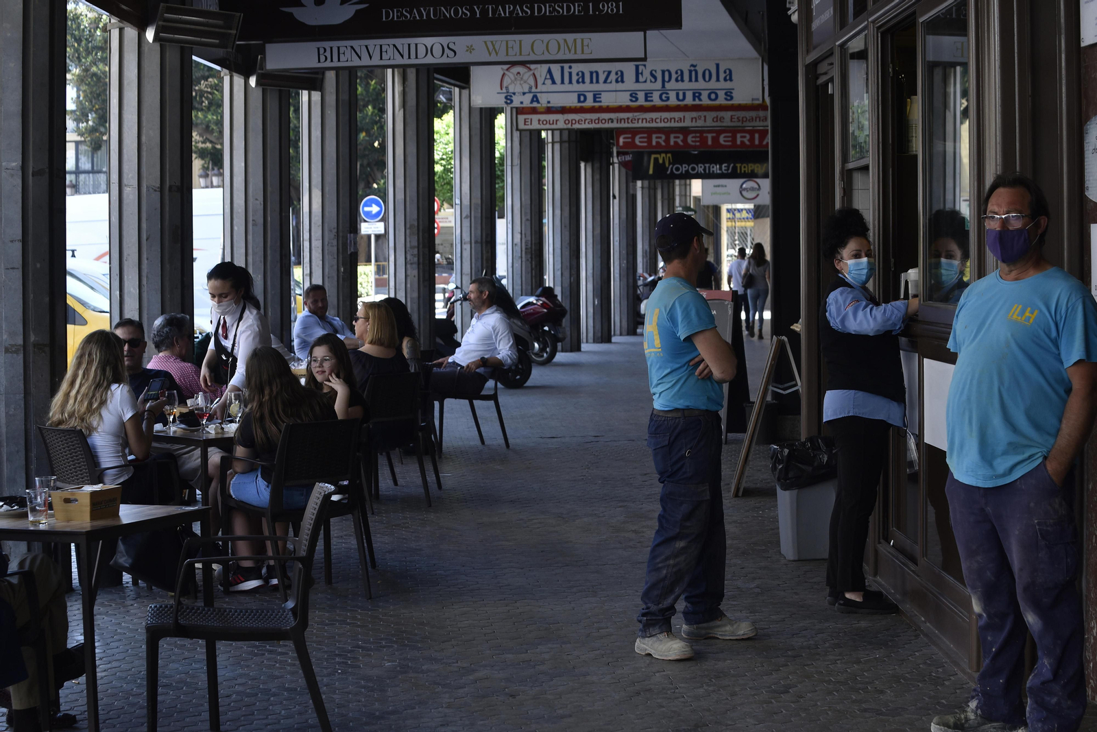 Desescalada en Sevilla: Reservas y esperas en los bares durante la fase 1