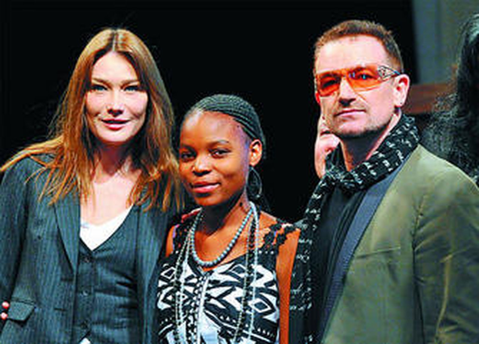 Carla Bruni, radiante en la convención de los Nobel de la Paz, que premiaron a Bono