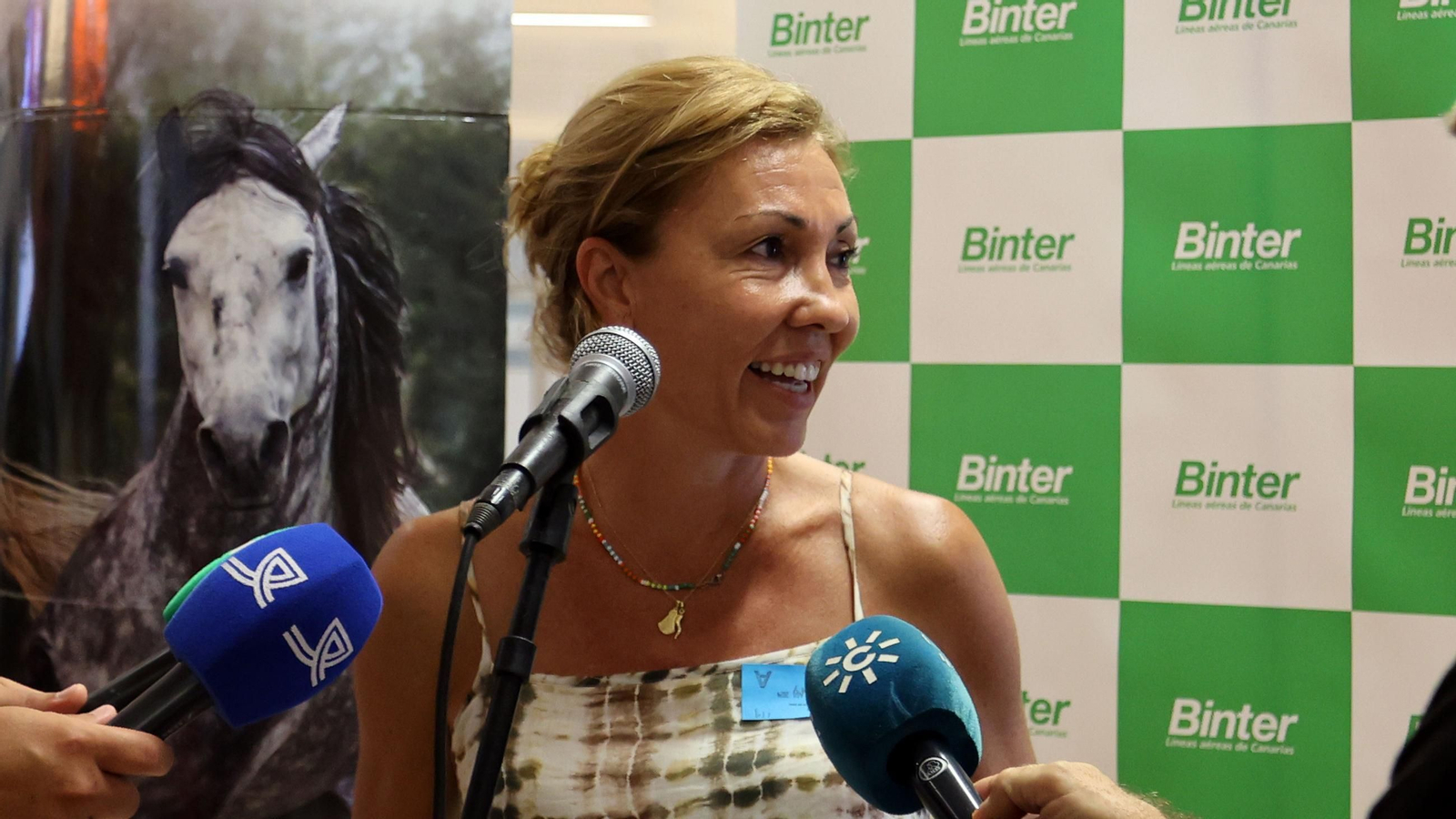 Así ha sido el recibimiento a los pasajeros del vuelo de Las Palmas de Gran Canaria en el Aeropuerto de Jerez