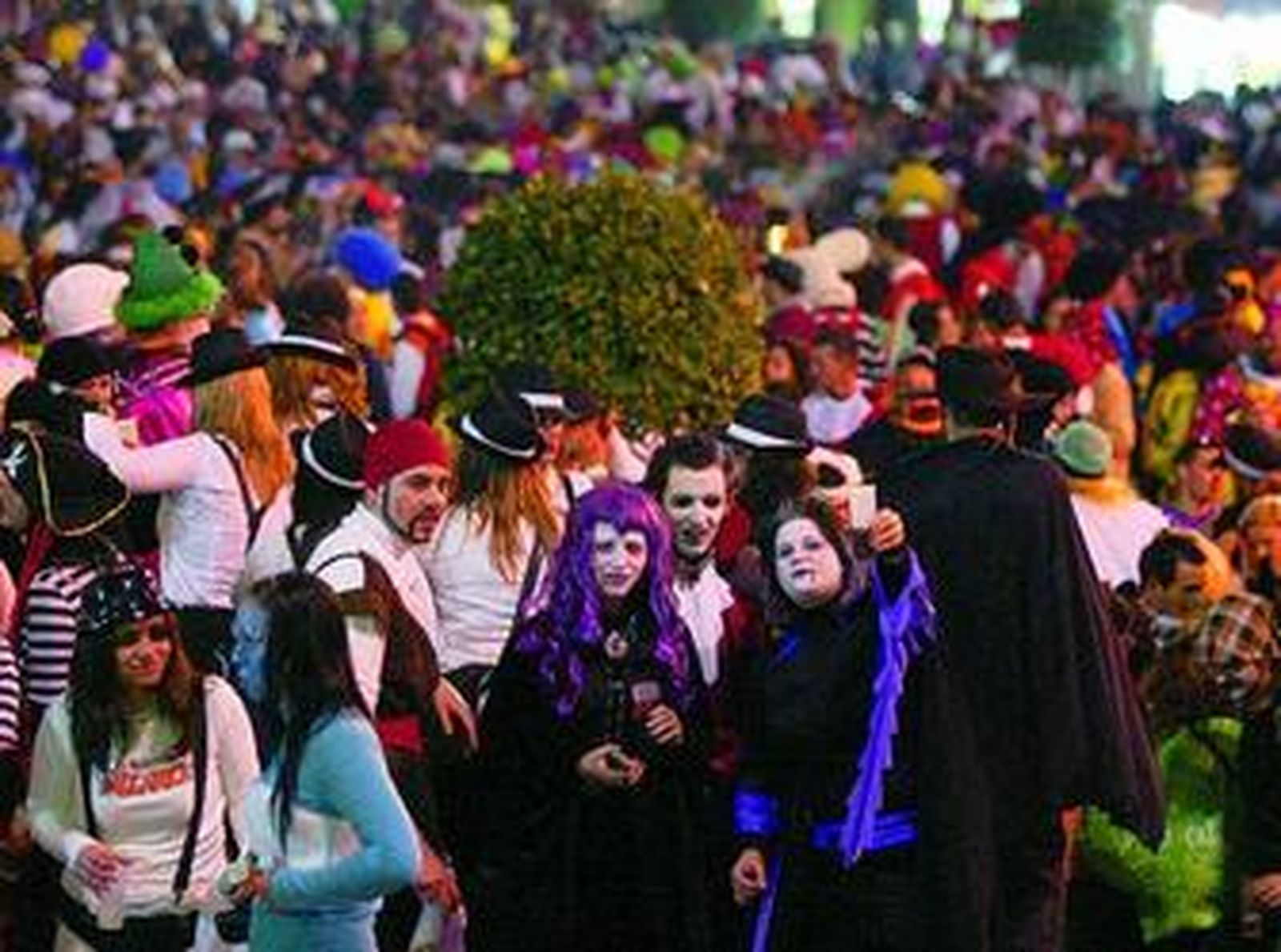 Todas las calles del centro estuvieron a rebosar durante toda la noche.